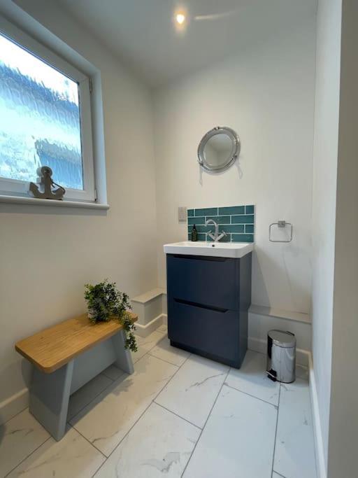 Top Deck - Fresh, Stylish Seaside Apartment Ventnor Eksteriør bilde