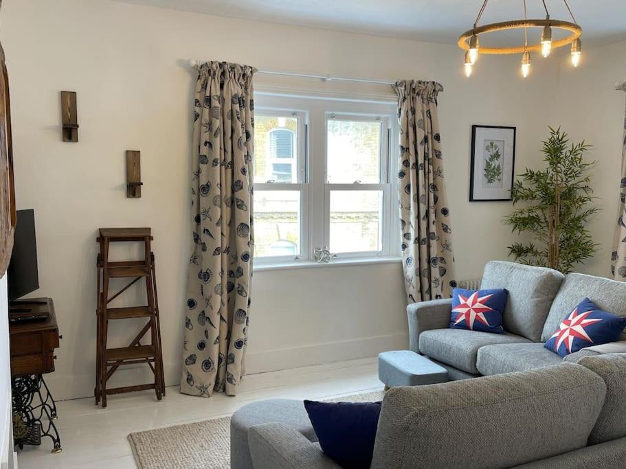 Top Deck - Fresh, Stylish Seaside Apartment Ventnor Eksteriør bilde